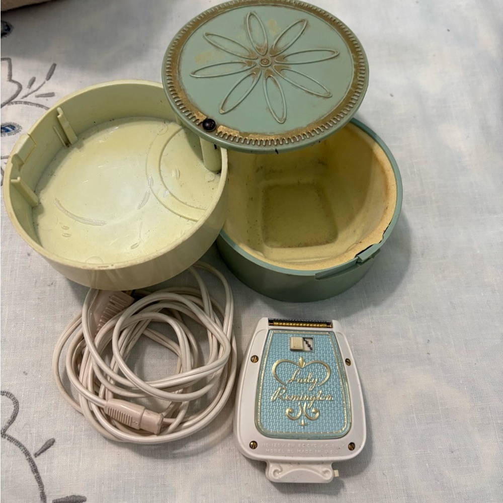Lady Remington Electric Shaver Vintage with Case
